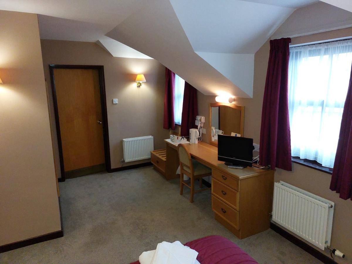 The County Lodge Carnforth Bagian luar foto