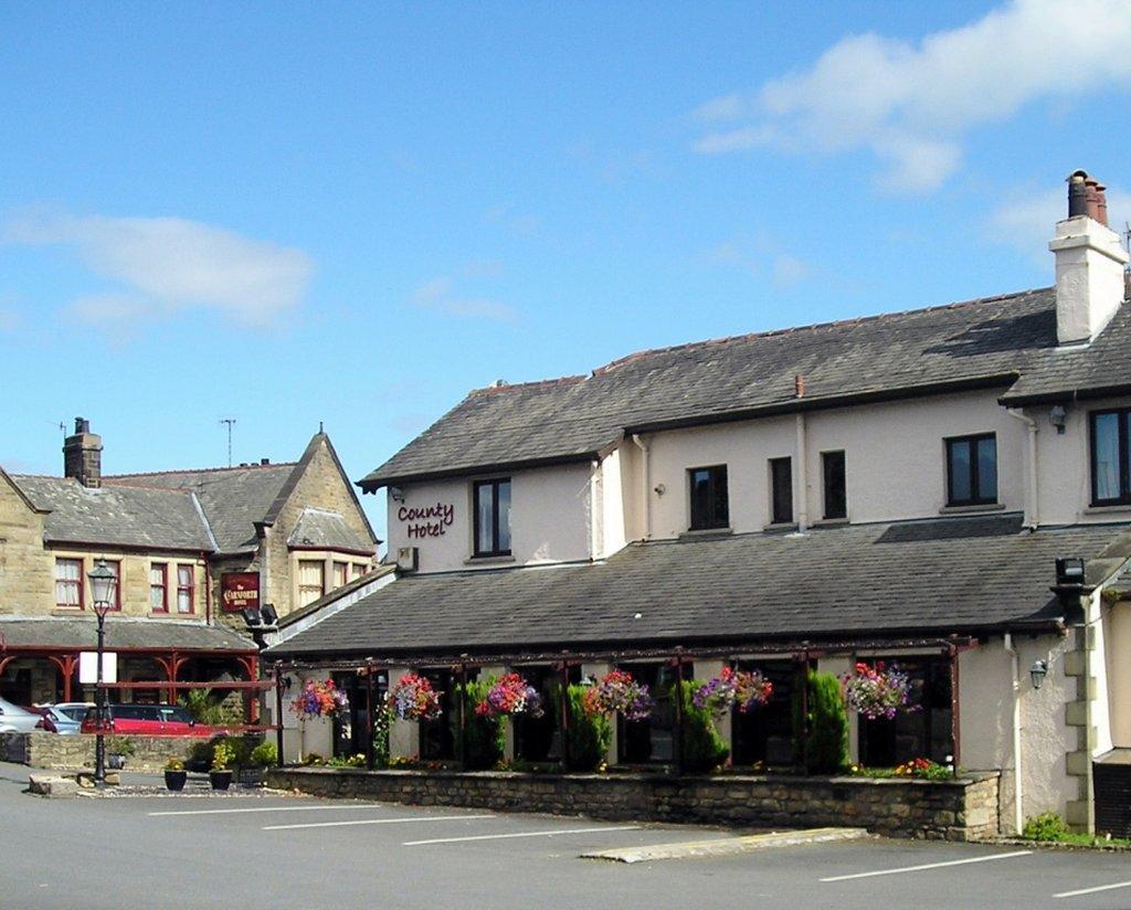 The County Lodge Carnforth Bagian luar foto