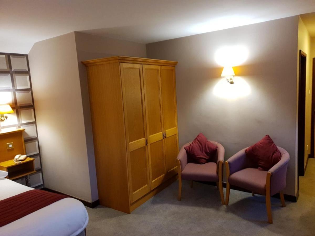The County Lodge Carnforth Bagian luar foto