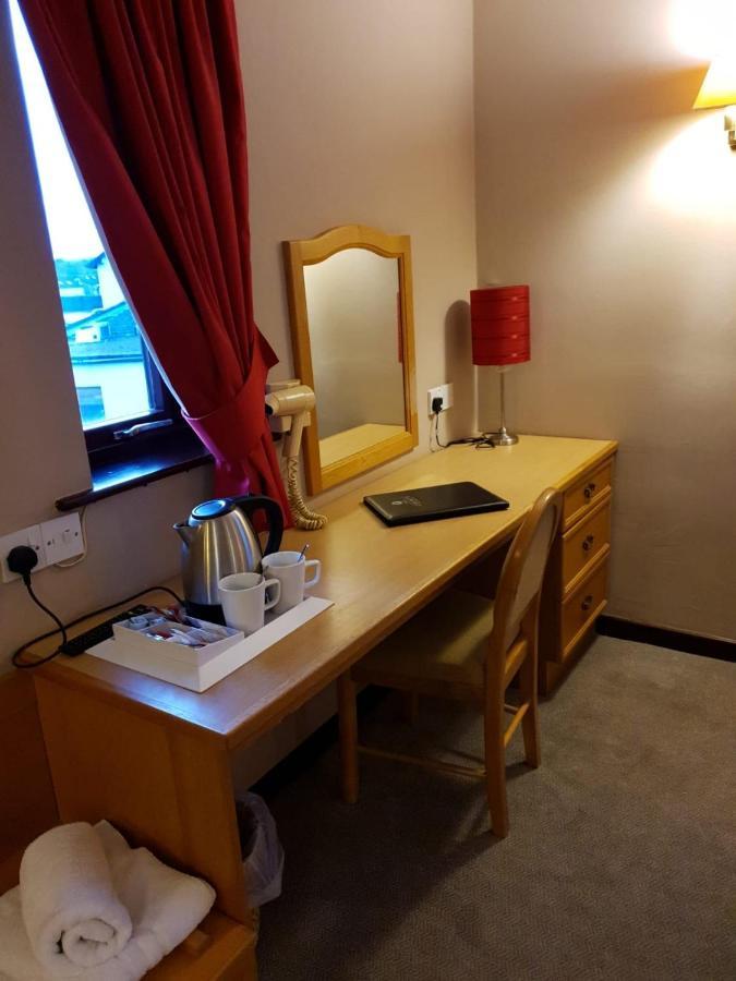 The County Lodge Carnforth Bagian luar foto